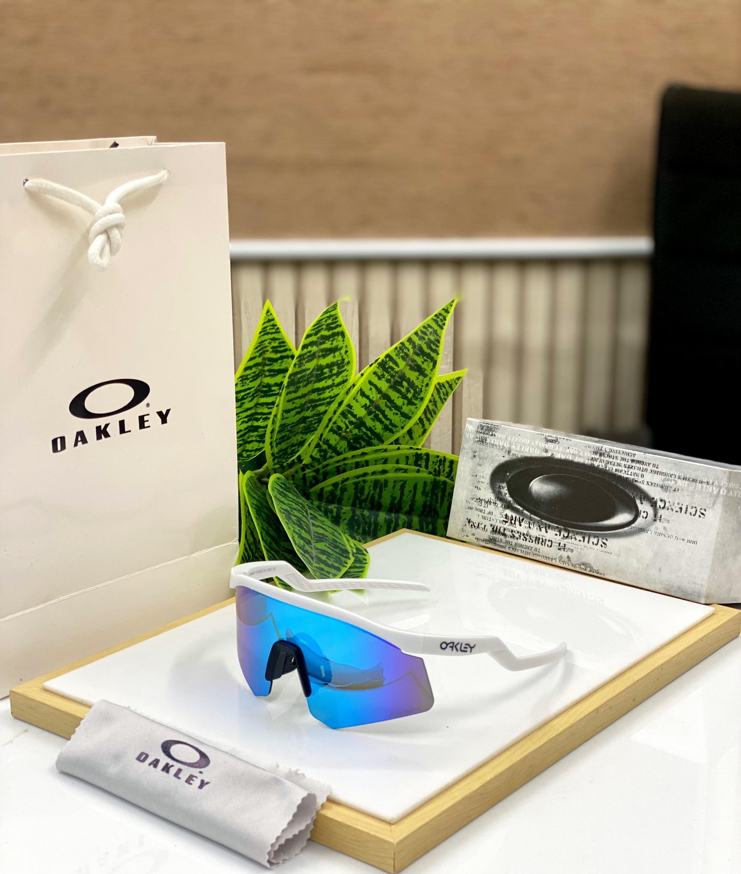 Oakley Hydra sport Sunglasses (white & blue)
